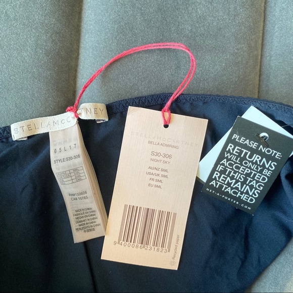 Stella McCartney ”Bella Admiring” Underwear - Picture 11 of 12